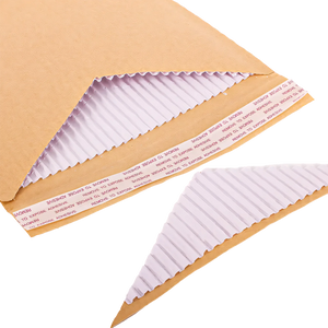 Corrugated cardboard envelope with removable inner protecting lining